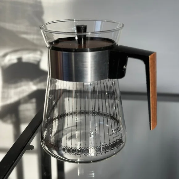 Pyrex 6 cup vintage coffee carafe | made in Canada - Picture 3 of 4